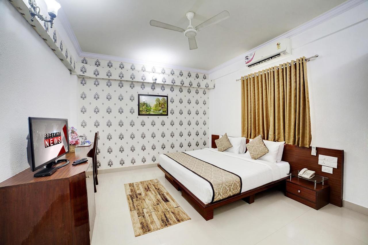 The Liverpool Blue Hotels Bangalore Bagian luar foto