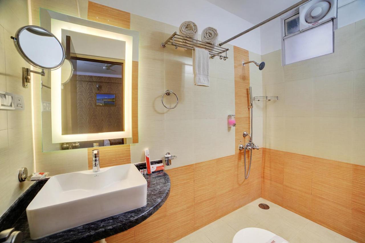 The Liverpool Blue Hotels Bangalore Bagian luar foto