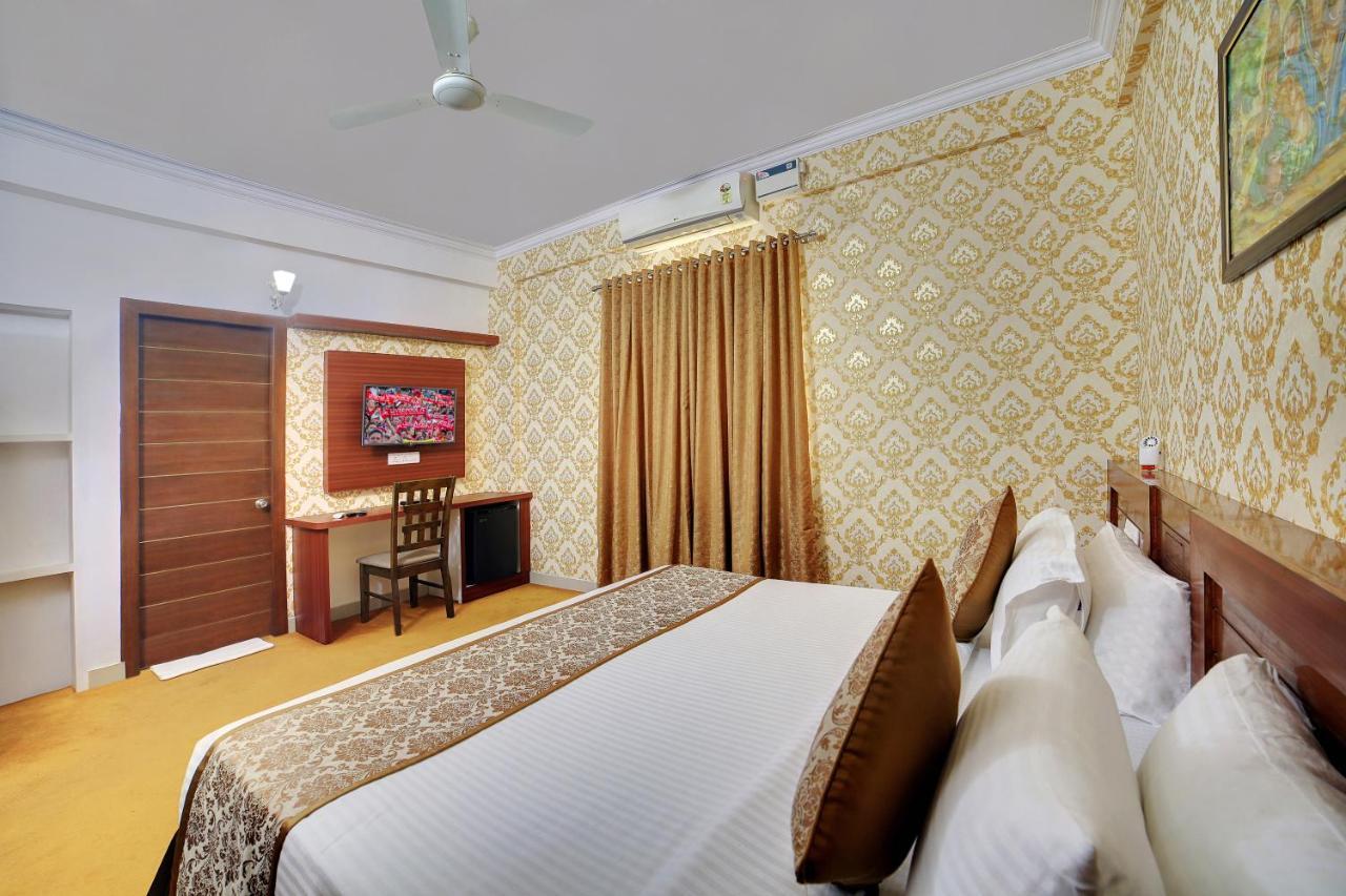 The Liverpool Blue Hotels Bangalore Bagian luar foto