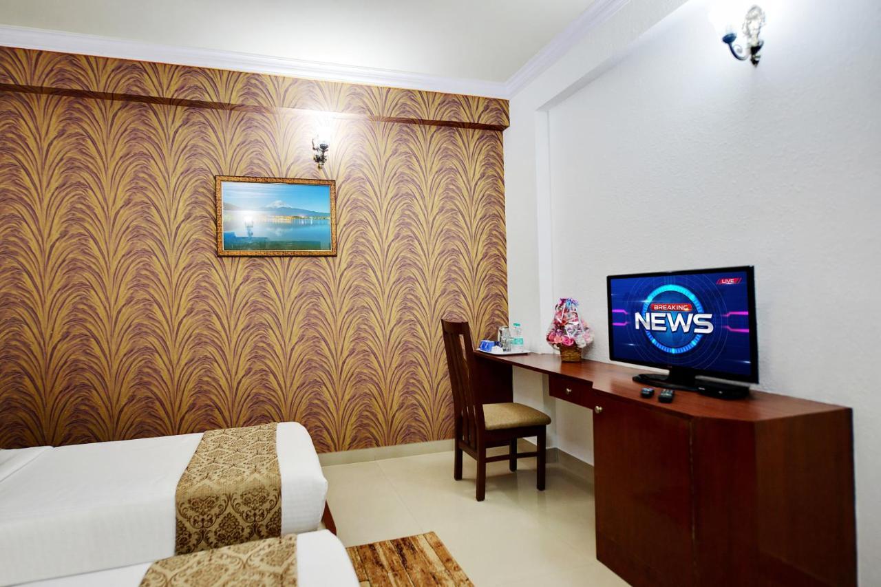 The Liverpool Blue Hotels Bangalore Bagian luar foto
