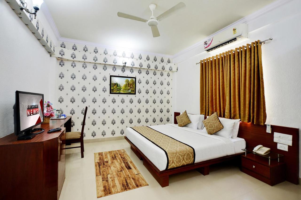 The Liverpool Blue Hotels Bangalore Bagian luar foto