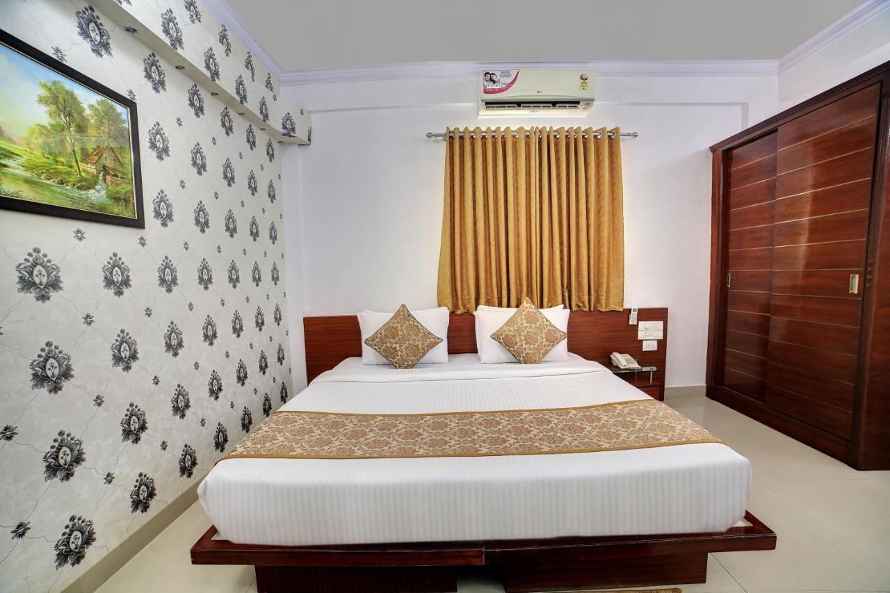 The Liverpool Blue Hotels Bangalore Bagian luar foto
