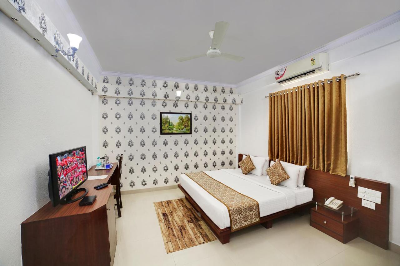 The Liverpool Blue Hotels Bangalore Bagian luar foto