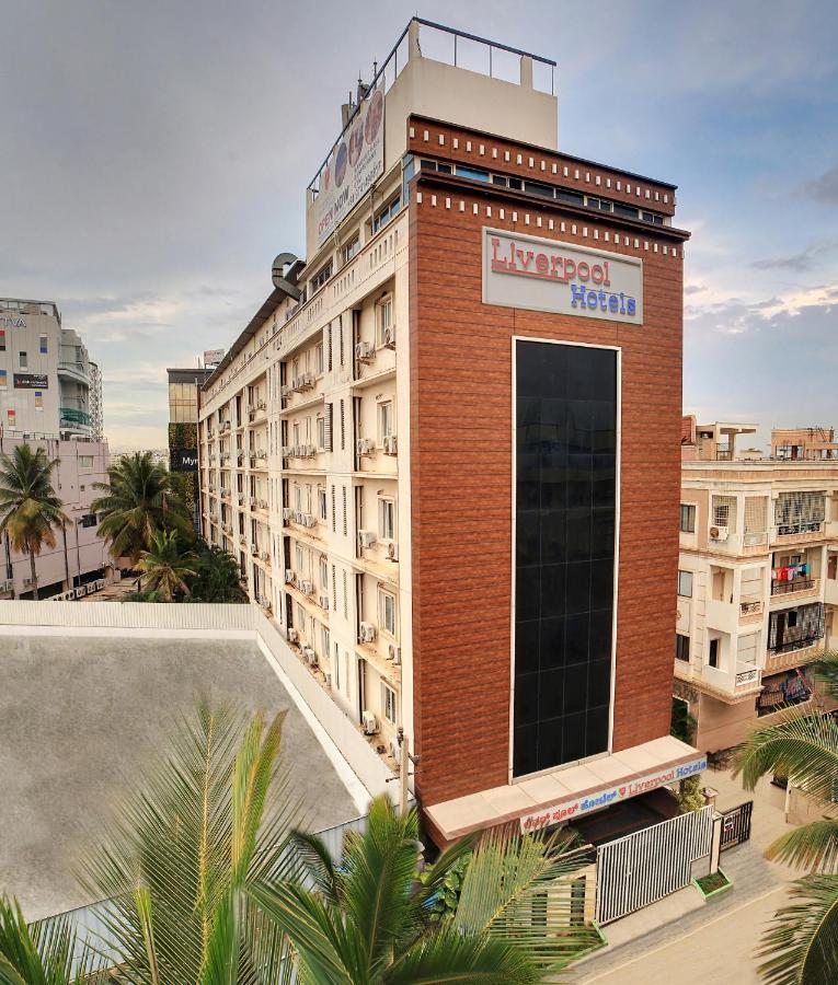 The Liverpool Blue Hotels Bangalore Bagian luar foto