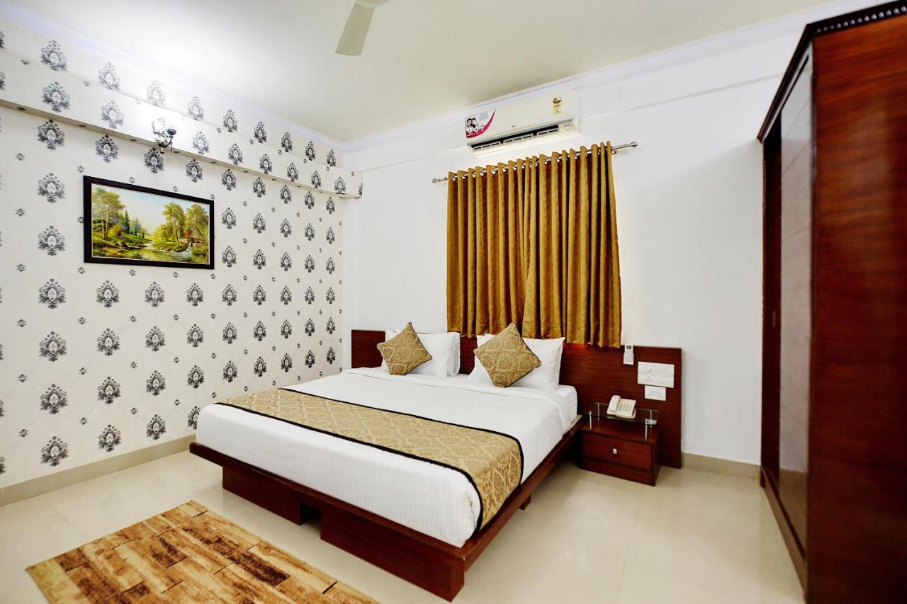 The Liverpool Blue Hotels Bangalore Bagian luar foto