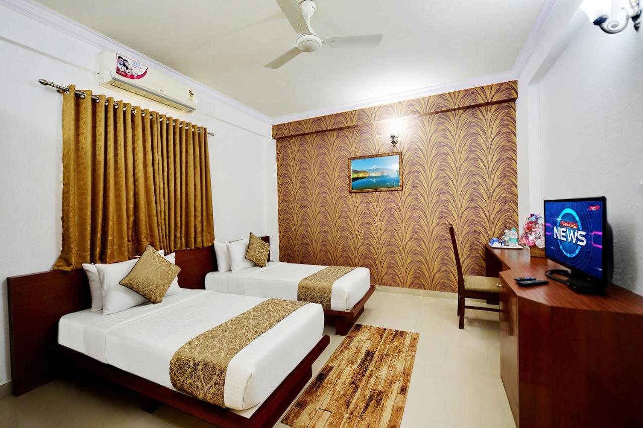 The Liverpool Blue Hotels Bangalore Bagian luar foto