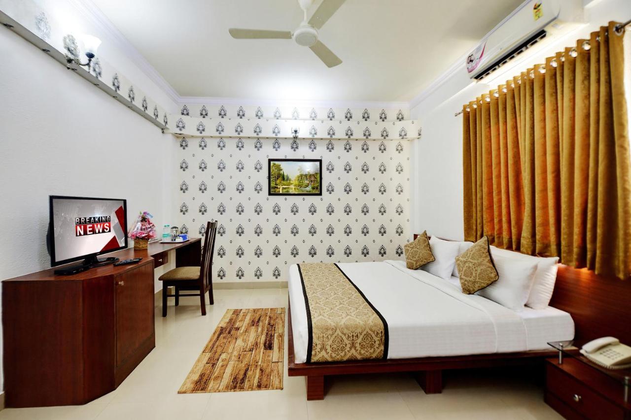 The Liverpool Blue Hotels Bangalore Bagian luar foto