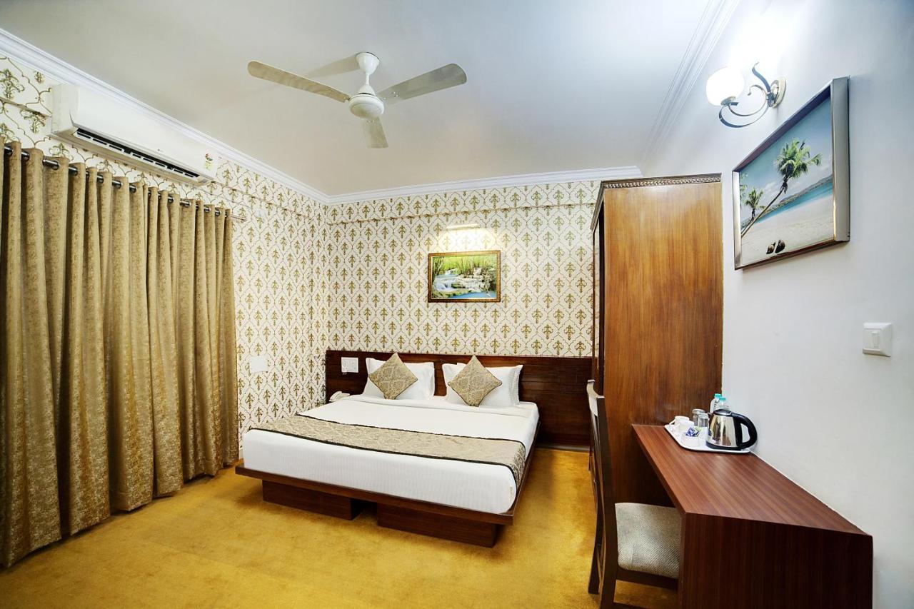 The Liverpool Blue Hotels Bangalore Bagian luar foto